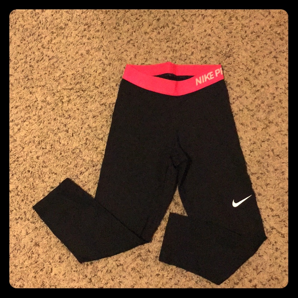 Nike Pro Capri leggings (2 pairs available)